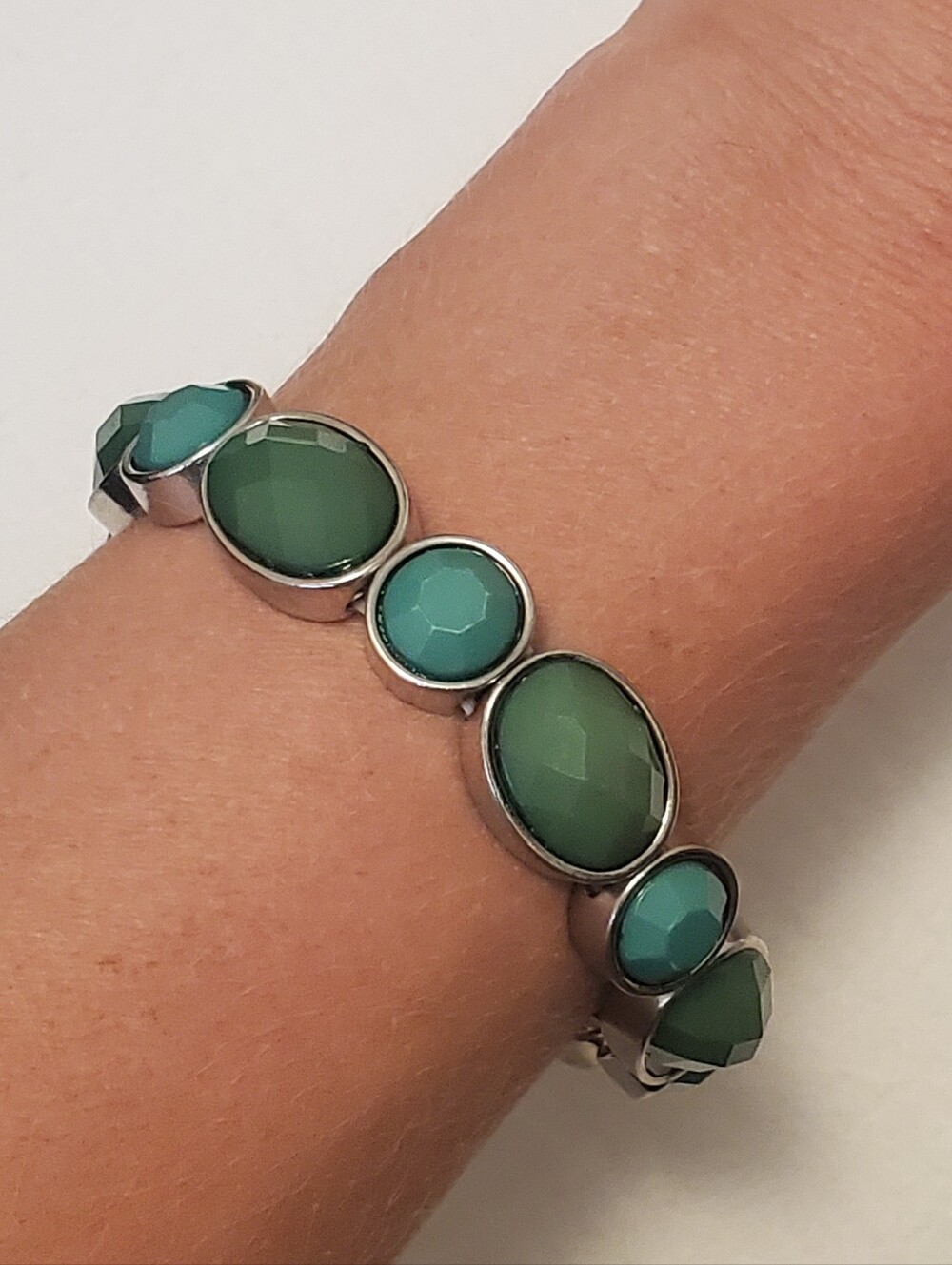 Vibrant Green & Turquoise Faceted Stone Stretch Bracelet - Silver Tone